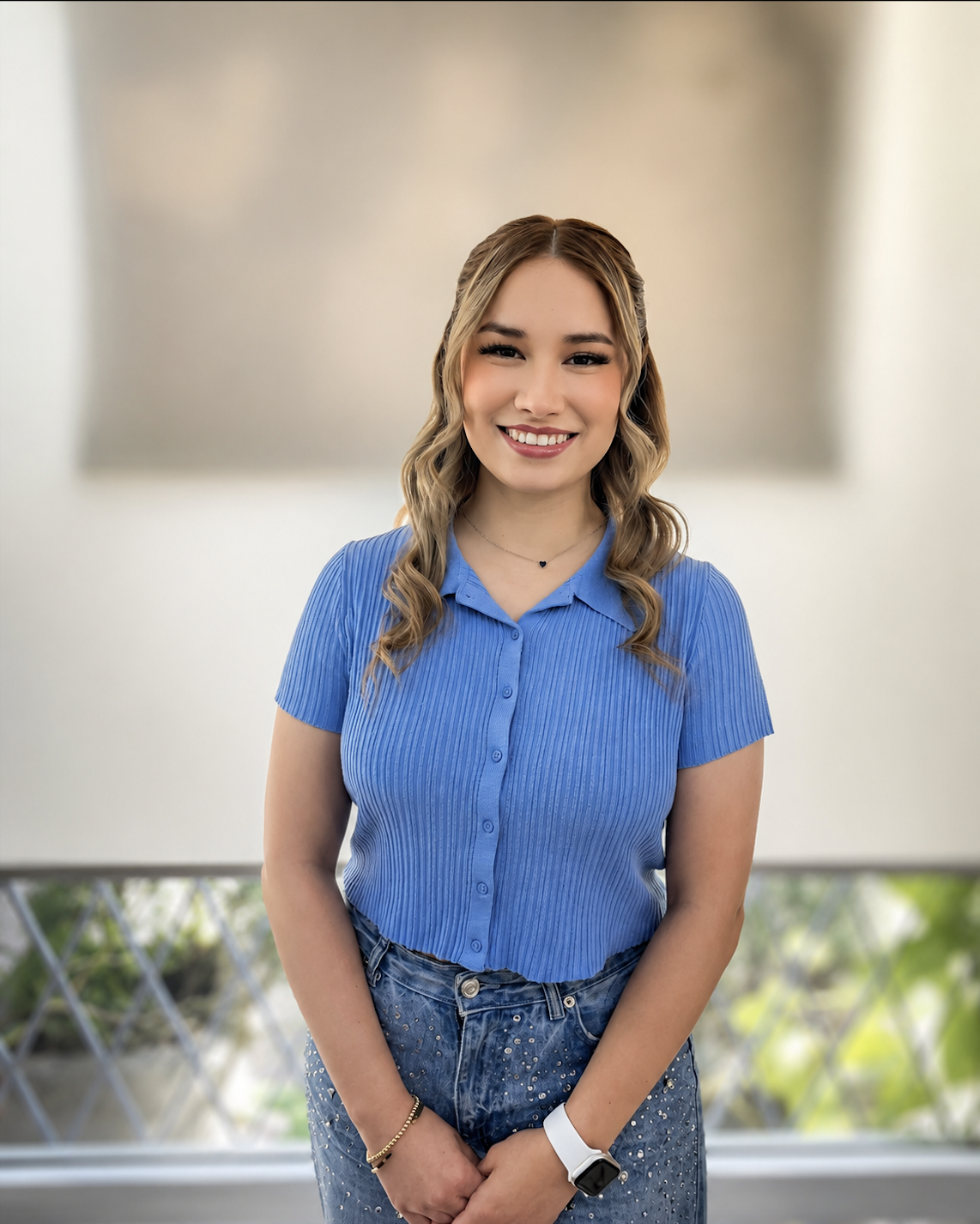 Maquillaje social con ondas Maquillaje social elegante con ondas suaves para eventos en Monterrey
